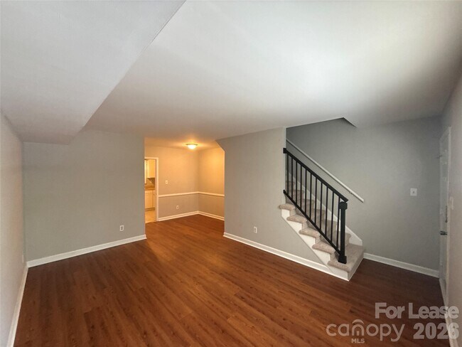 Foto del edificio - 1613 N Sharon Amity Rd