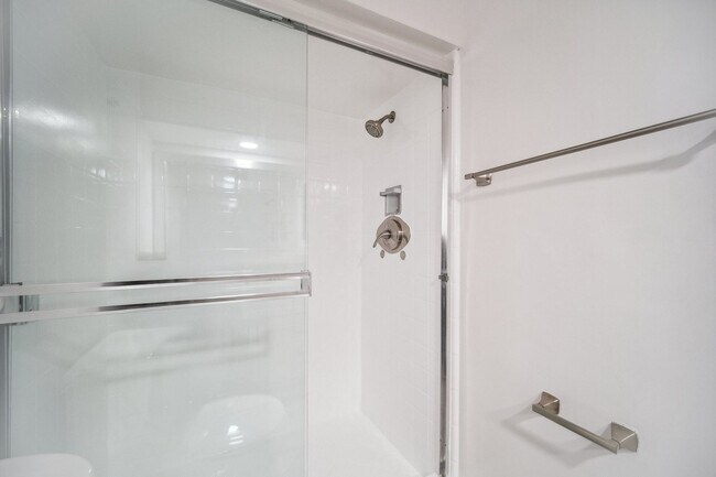 Interior Photo - 170 North Crescent Street