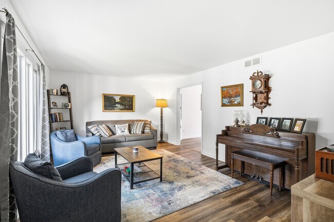 Foto del edificio - 1720 Ridge Hill Ln