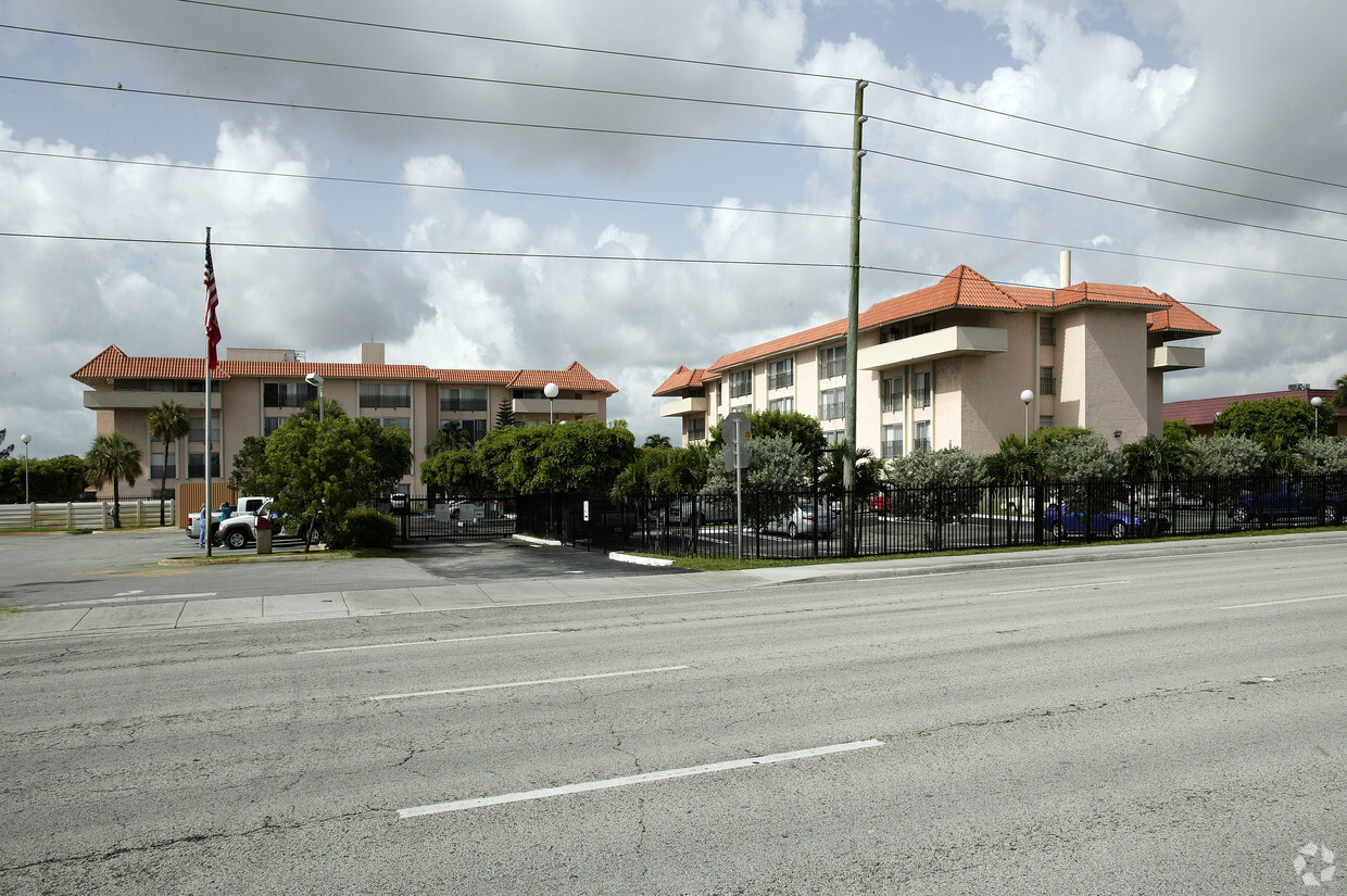 Primary Photo - Coral Park Apartment