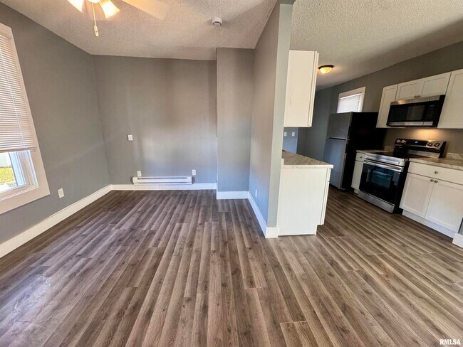 Foto del edificio - 627 N Division St