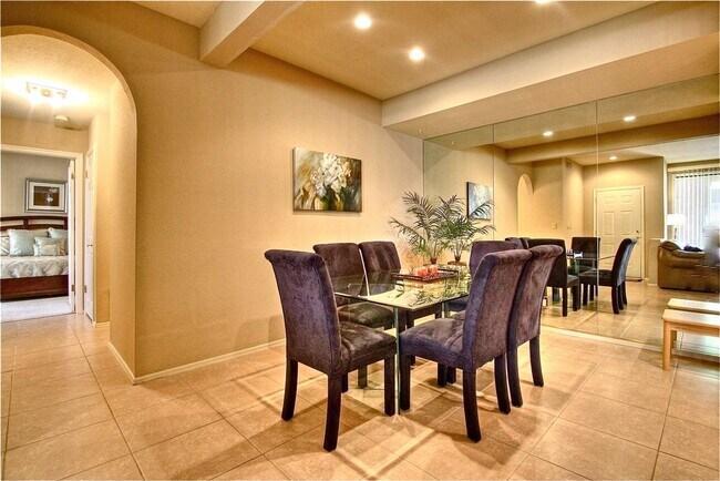 Building Photo - Two bedroom condo