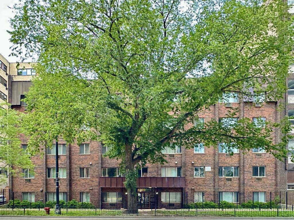 Foto principal - 5820 N Sheridan Rd