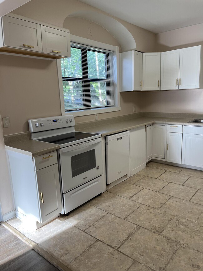 Foto del edificio - 5105 Hollycrest Dr