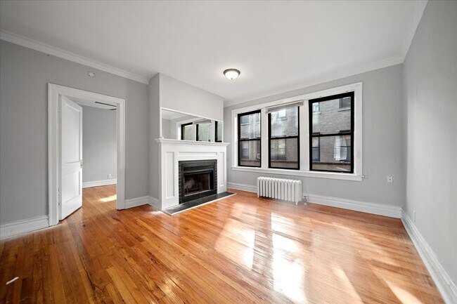 627 W Roscoe St, Unit B1, Chicago, IL 60657 - 634 W Roscoe St