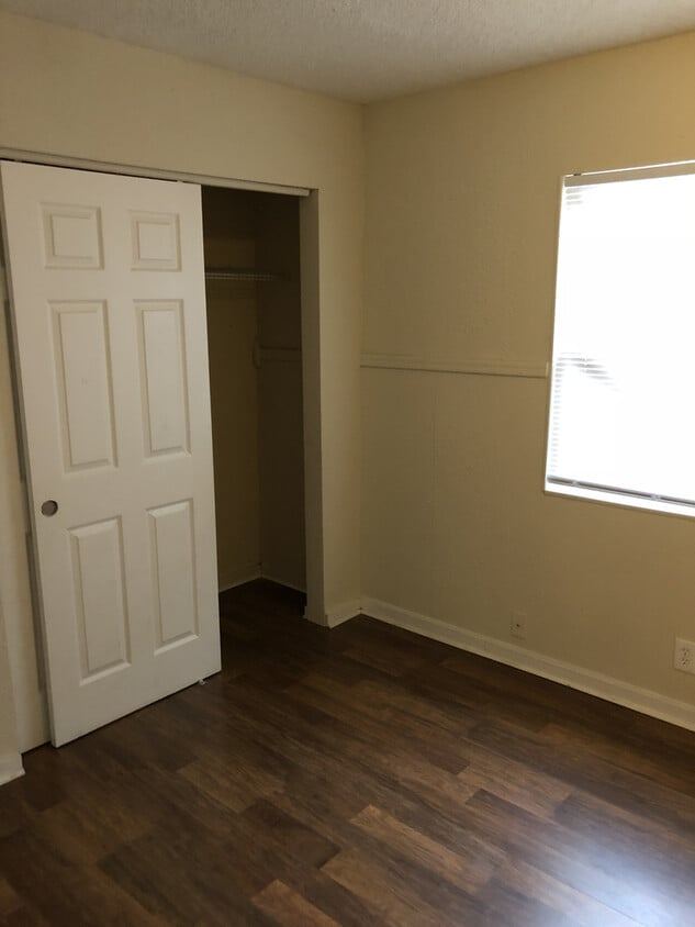 Foto del edificio - Single Family Home 4Bed/2Bath+nice size back yard ready Mid-June 2026 $1750/month