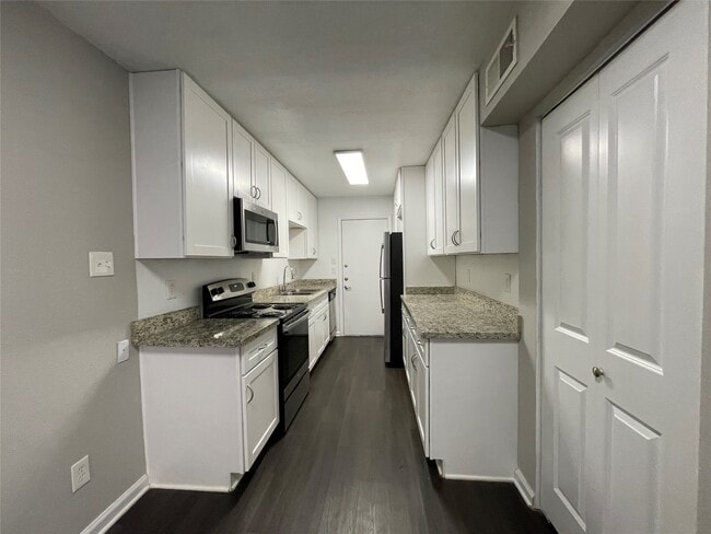 Building Photo - 9075 Gaylord Dr