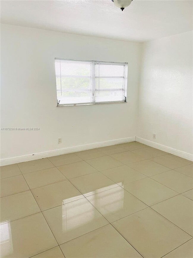 Foto del edificio - 2 bedroom in West park FL 33023