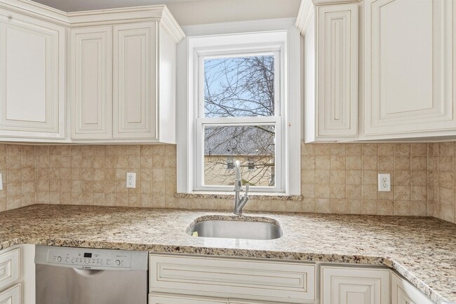 Foto del edificio - 168 Woodside Ave