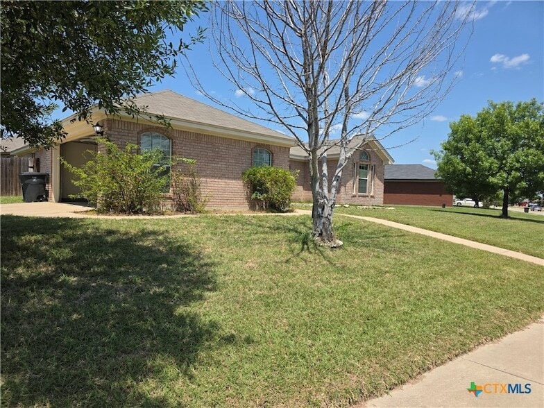 Foto principal - 3901 Mustang Dr