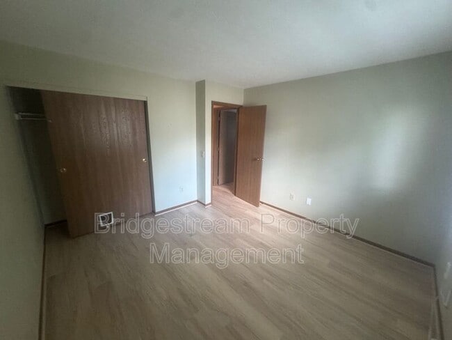 Building Photo - 5251 Belle Isle Dr