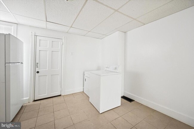 Building Photo - 6106 N Norwood St