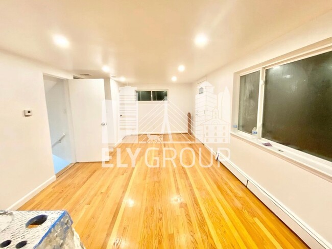 Building Photo - 96 Amherst Ave