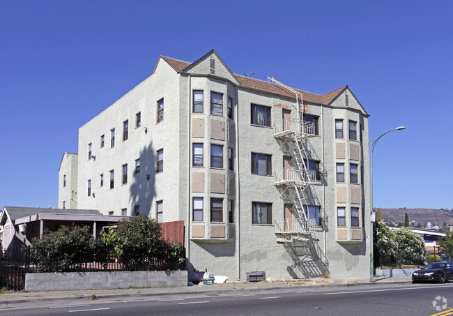 Foto del edificio - Avenal Avenue Apartments