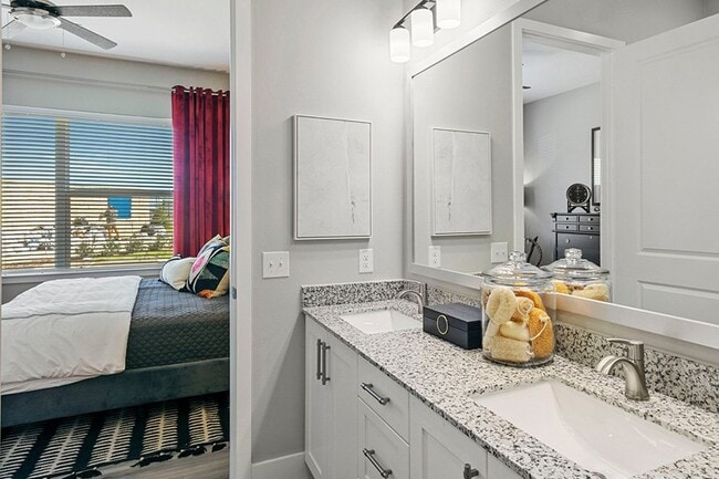 Building Photo - 8200 Glenn Day Dr