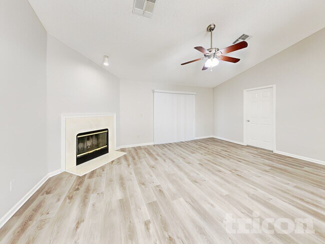 Foto del edificio - 8755 Tidewood Ct