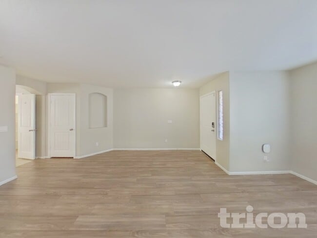 Building Photo - 40399 W Thornberry Ln