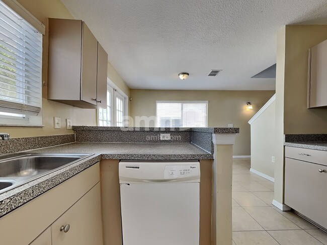 Foto del edificio - 10332 Summerview Cir