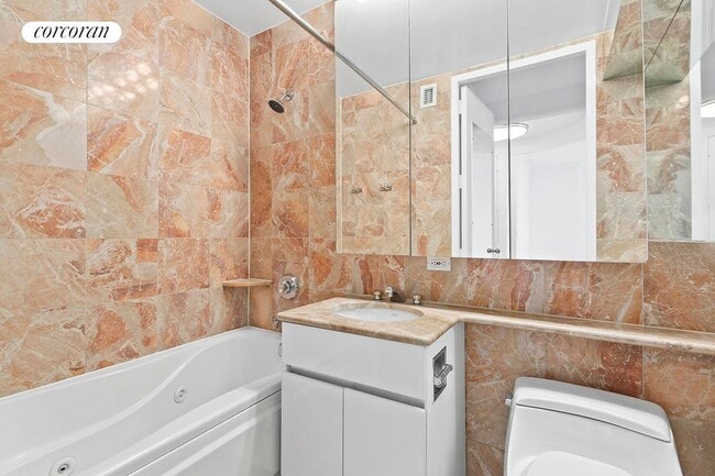 Foto del edificio - 150 E 57th St