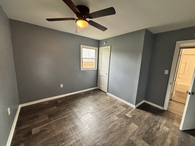 Building Photo - 2321 Harmont Ave NE