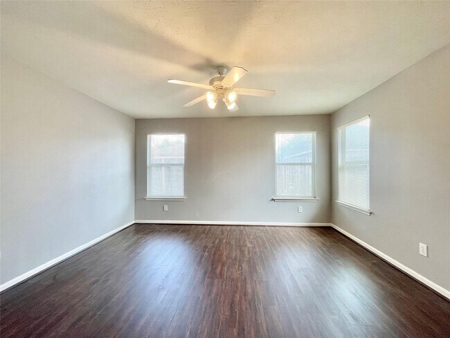 Building Photo - 19114 Yellow Thrush Dr