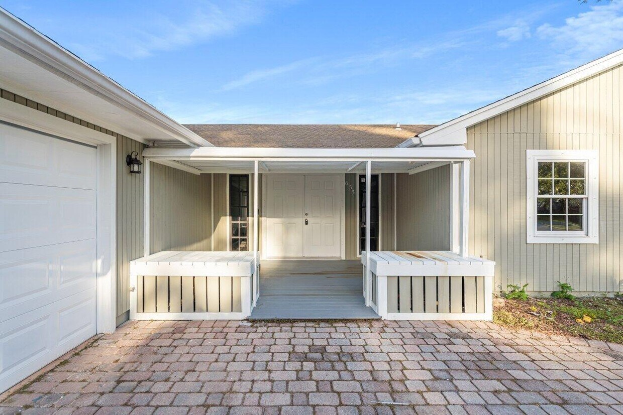 Foto principal - 633 NE Larkspur Ln