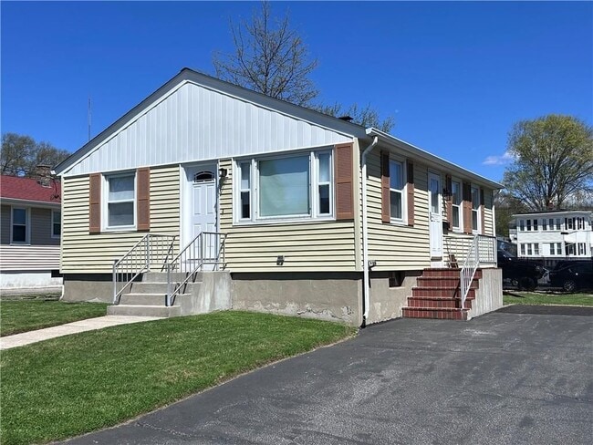 Building Photo - 9 Custer Ave