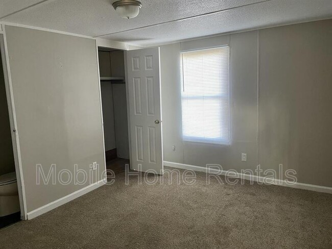 Building Photo - 99 Red Fox Loop