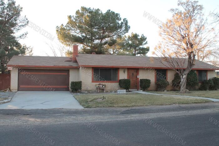 Primary Photo - LAKE LOS ANGELES 3BD/BONUS/2BATH HOUSE