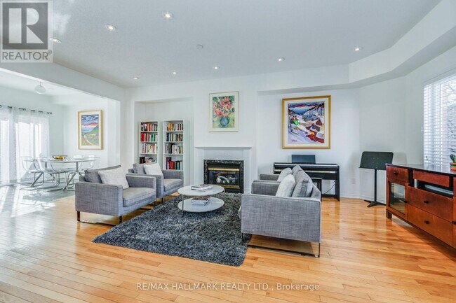 Building Photo - 10 Filmic Ln