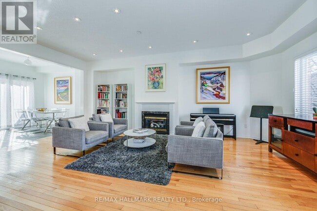 Photo du bâtiment - 10 Filmic Ln