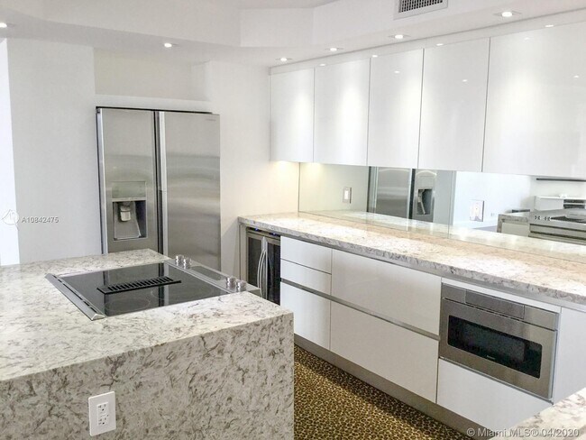Building Photo - 20191 E Country Club Dr