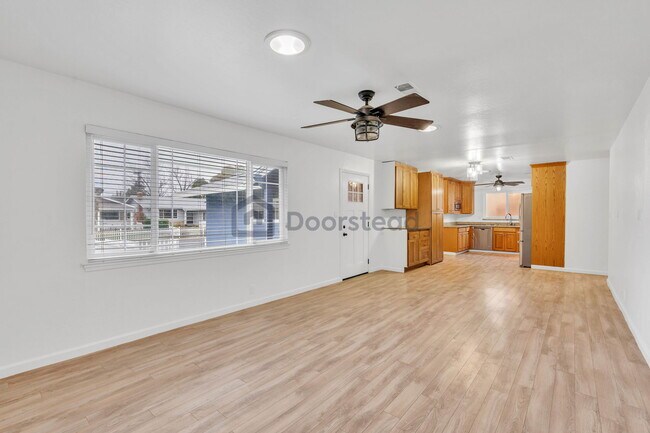 Building Photo - 217 Plum St