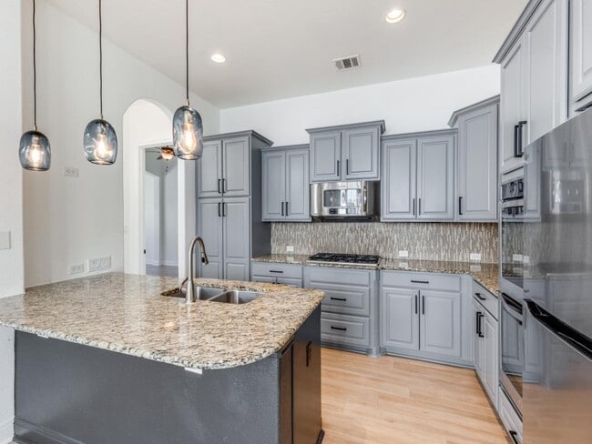 Foto del edificio - 15224 Glen Heather Dr