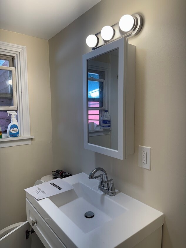 Photo - 31 Whippoorwill Rd (Southington, CT)