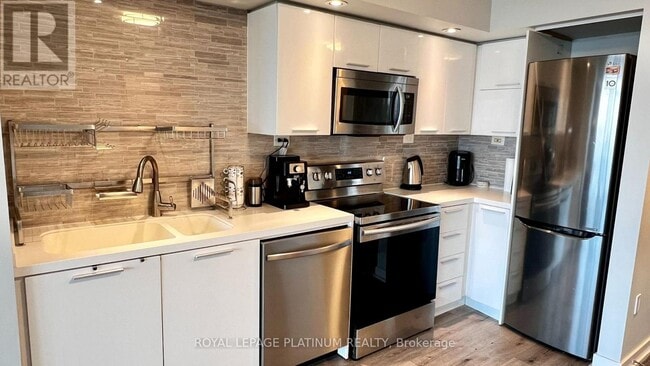 Building Photo - 25 Capreol Ct