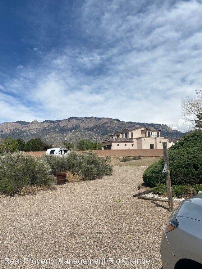 Foto del edificio - 3 br, 3 bath House - 10550 Signal Ave NE