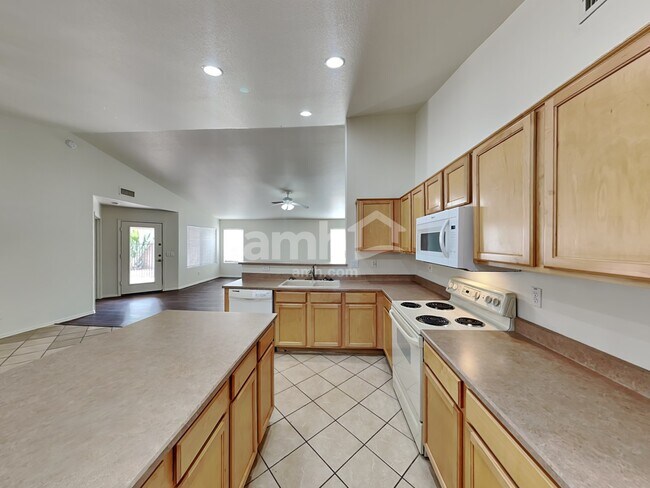 Building Photo - 10845 E Wier Avenue