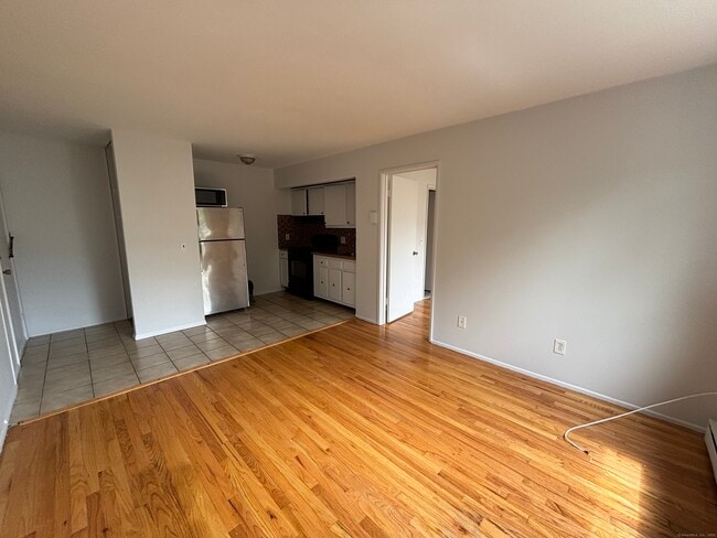 Building Photo - 17 Ferris Ave