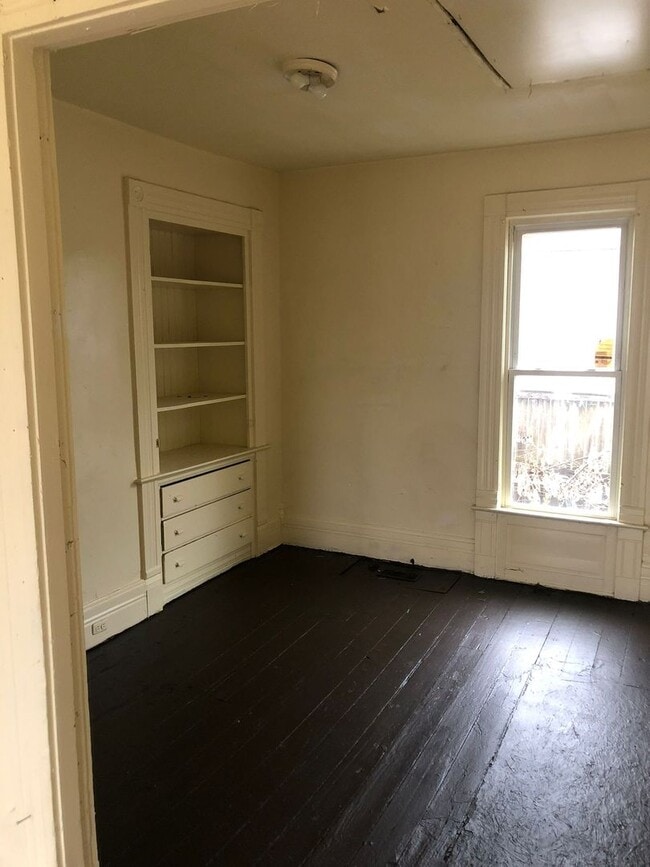Building Photo - 39 Oakwood Ave