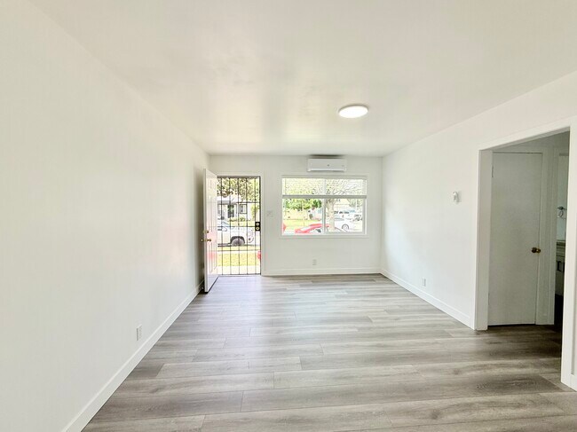 Building Photo - 5332 Rosemead Blvd