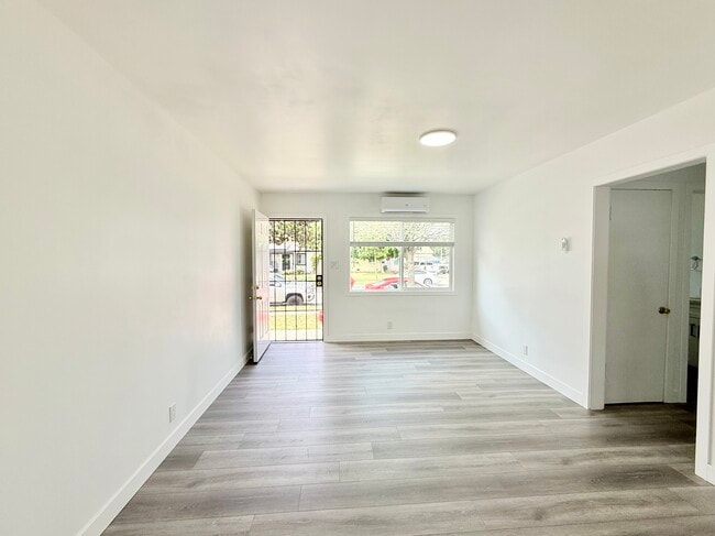 Building Photo - 5332 Rosemead Blvd