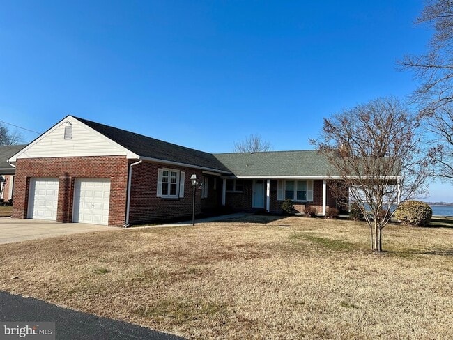 Building Photo - 289 N River Dr