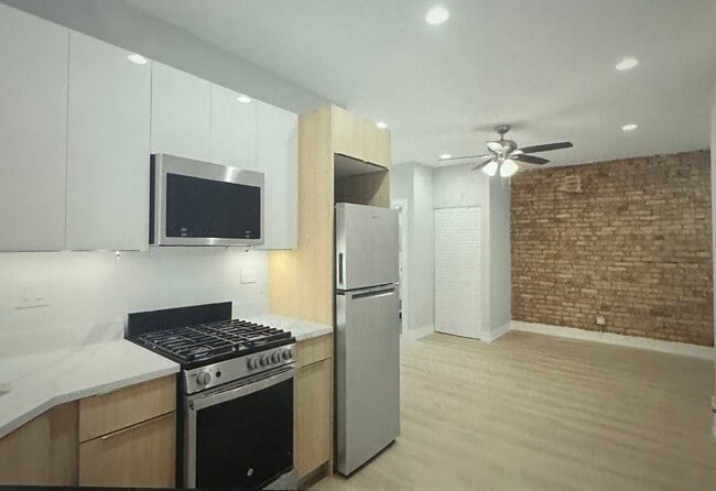 Building Photo - 1655 W Jonquil Ter