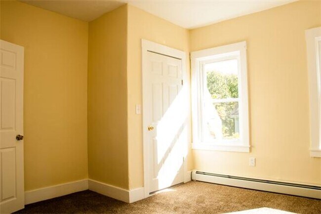 Building Photo - barrows