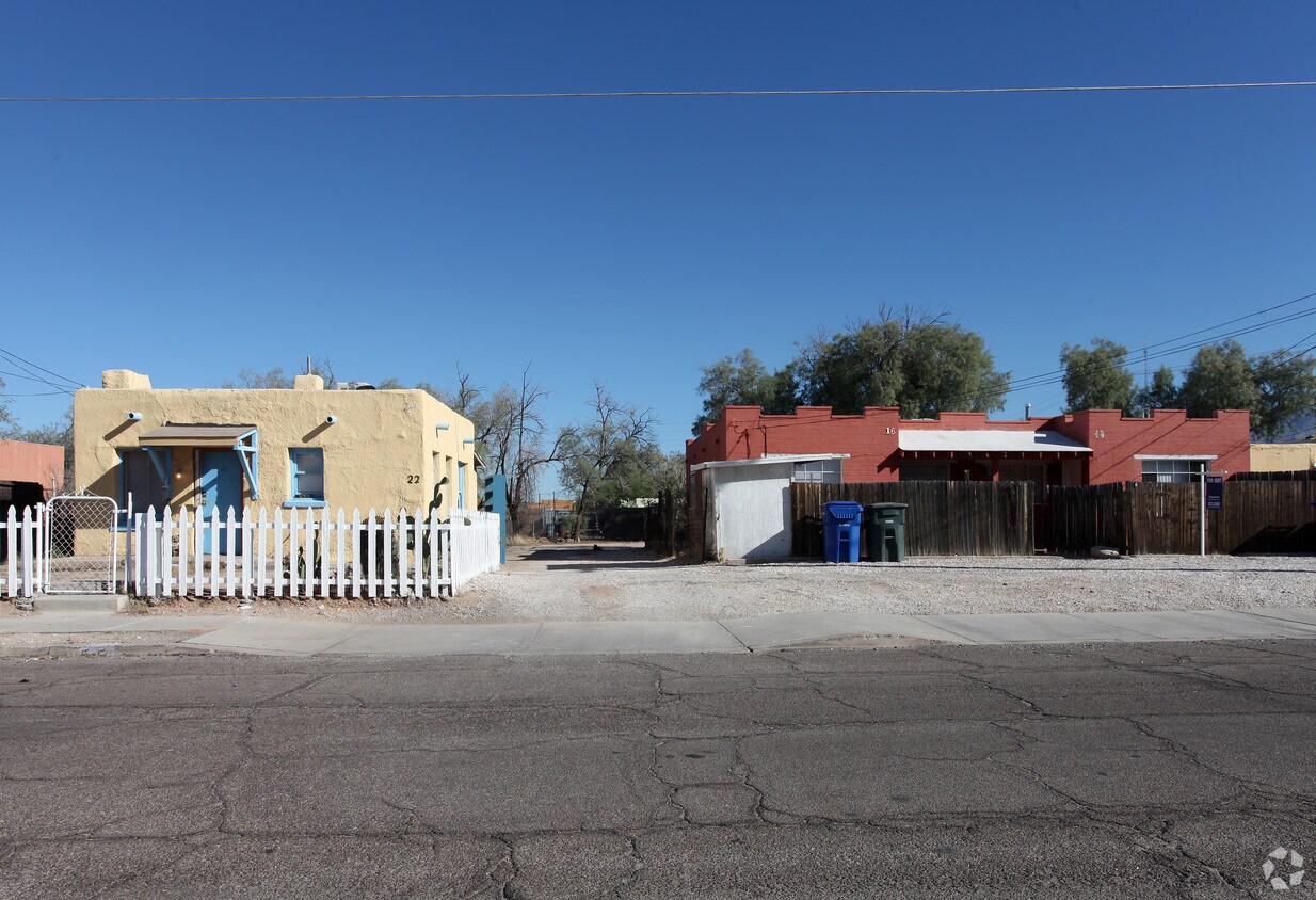 Building Photo - 2701 N Stone Ave