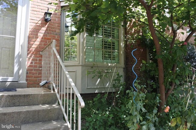 Building Photo - 2113 Kings Mill Ct