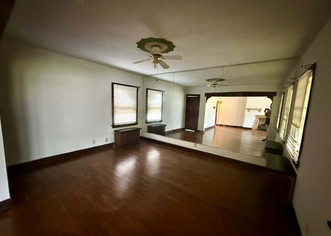 Photo - 3505 Ravenwood Ave Apartment