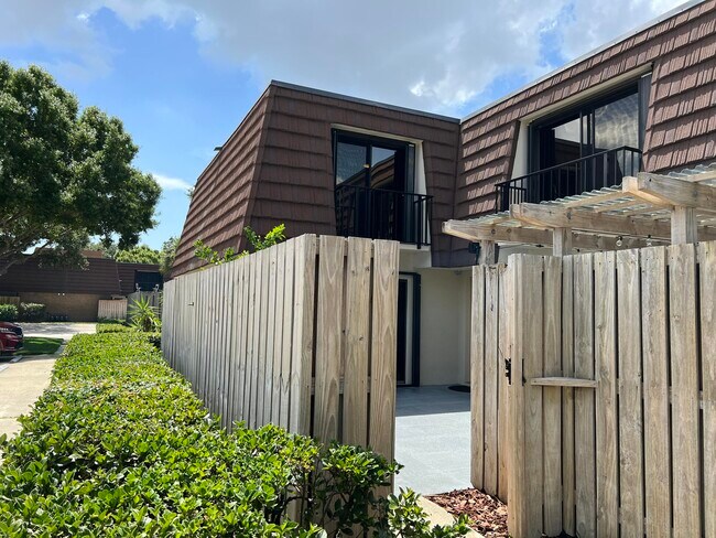 Building Photo - 308 3rd Ln