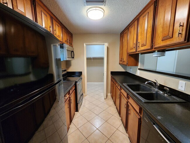 Foto del edificio - 7604 Bridges Ave